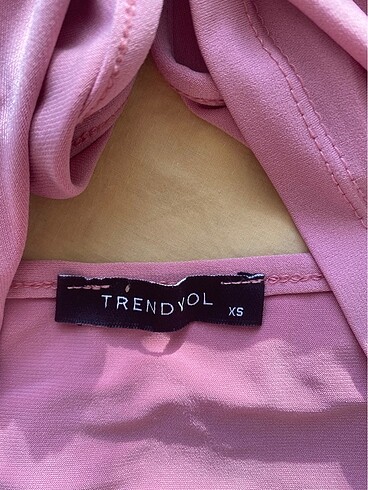 xs Beden PEMBE BOYUNDAN ASKILI KOLSUZ CROP