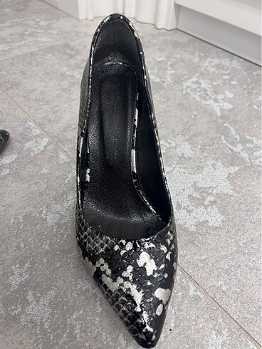 37 Beden Yılan derisi stiletto