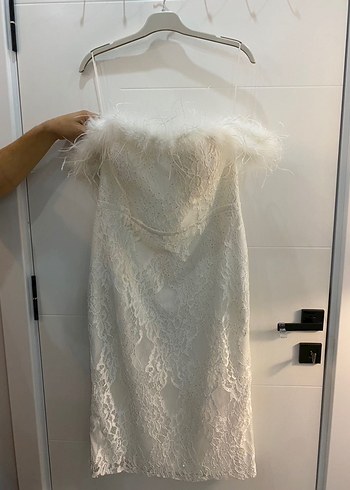 Straplez Beyaz Midi Dantel Elbise - Görsel 3