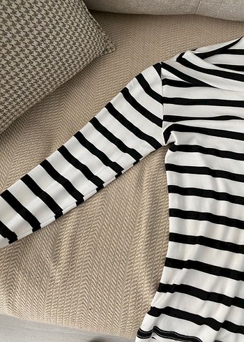 Beyaz Siyah Çizgili tek omuz Bluz - Görsel 3