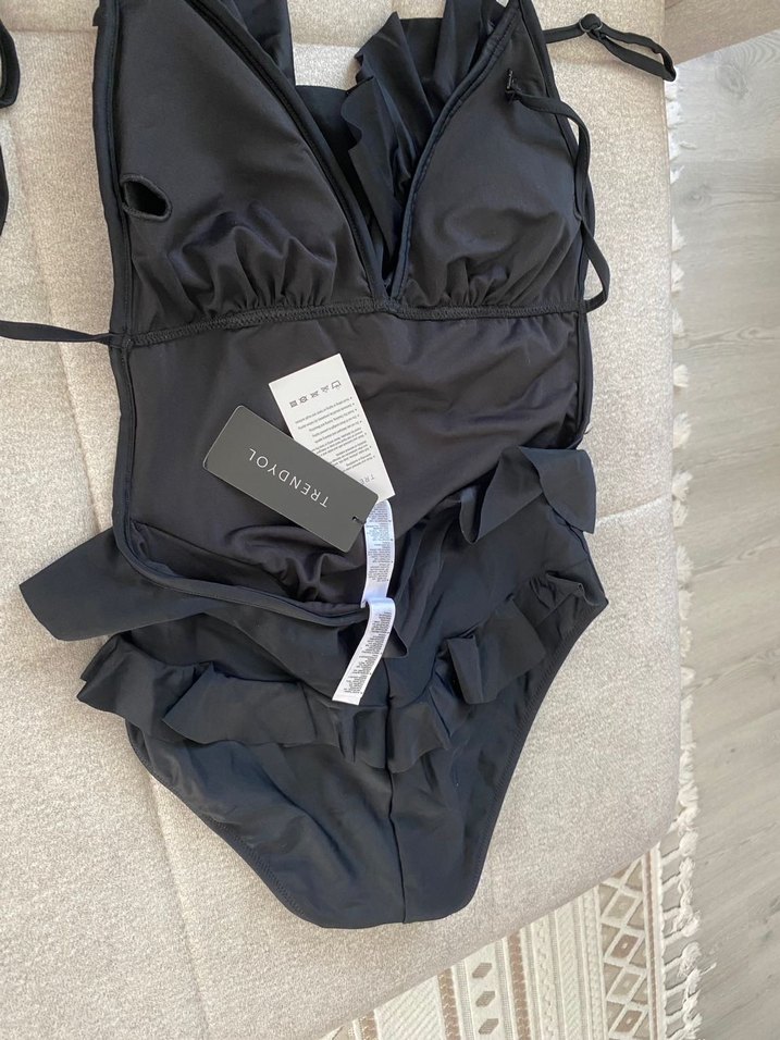 Fırfırlı Siyah Kadın Mayo - Görsel 3