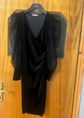 Siyah V Yakalı Uzun Drapeli Gotik Elbise