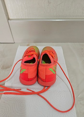 28 Beden kırmızı Renk Erkek çocuk karampon