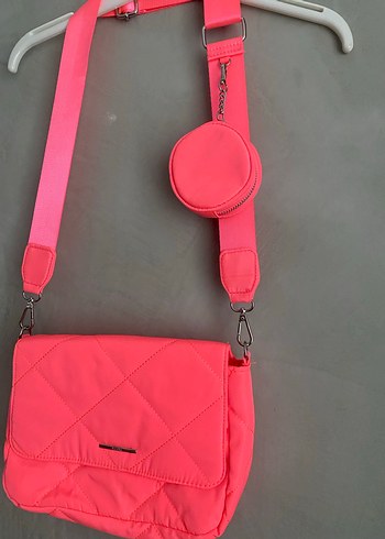 Bershka Pembe Askılı Kadın Spor Çanta