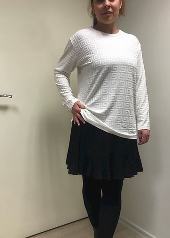 Beyaz kendinden desenli etek üstü yumuşak kumaş penye - Görsel 3