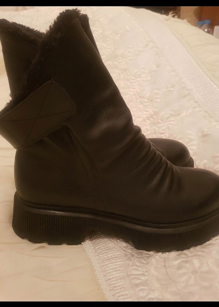 Deri içi tüylü Kadın bot - Görsel 4