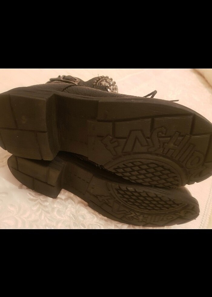 Deri içi tüylü Kadın bot - Görsel 5