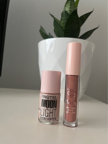 Pastel moon higlihter ve golden rose 01 lipgloss