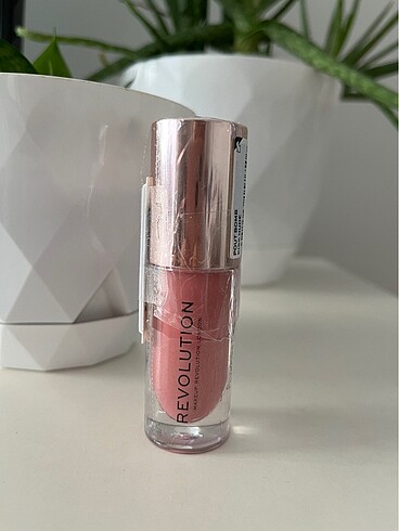 Revolution Revolution pout bomb kıss nude lipgloss