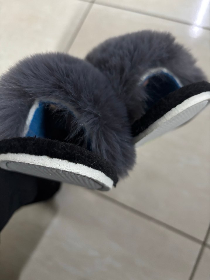 Gri Tüylü Kadın Terlik - Görsel 2