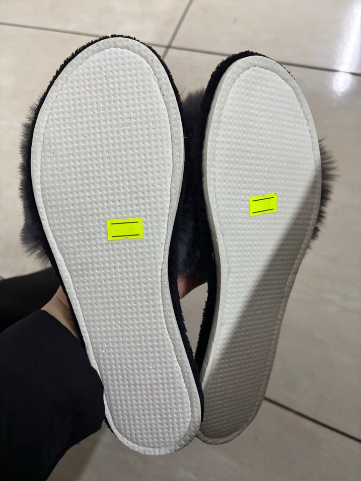 Gri Tüylü Kadın Terlik - Görsel 3