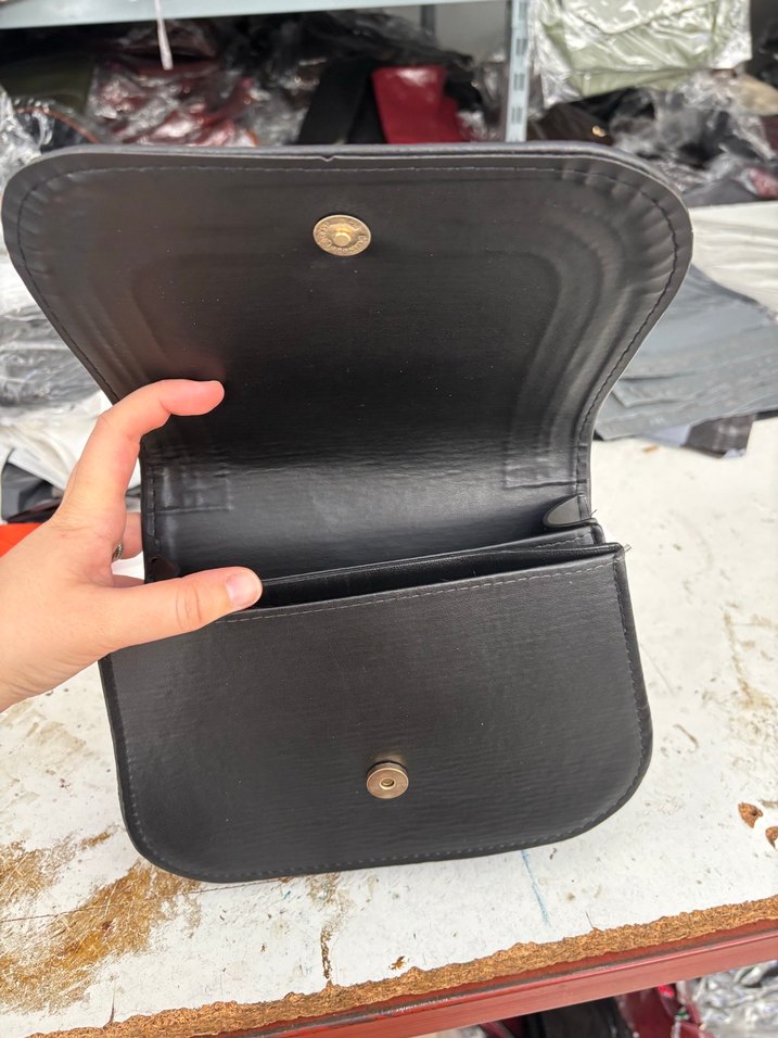 Siyah Klasik Stil Çanta - Görsel 5