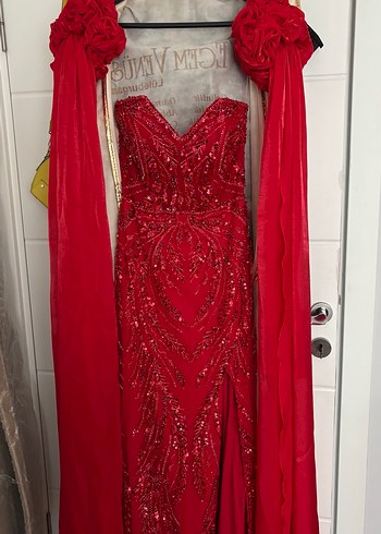 Kırmızı İşlemeli Straplez Uzun Kına Elbisesi - Görsel 3