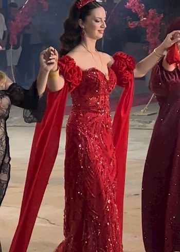 Kırmızı İşlemeli Straplez Uzun Kına Elbisesi - Görsel 2