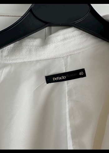 Düğmeli Beyaz Keten Kadın Blazer - Görsel 2