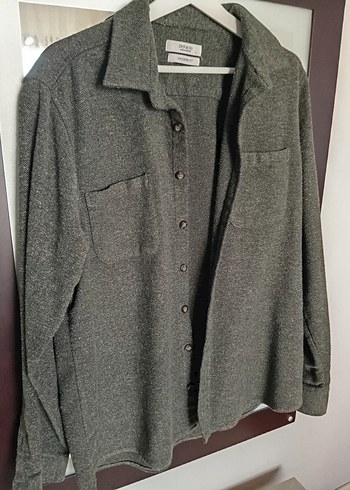 Düğmeli yesil gömlek - Görsel 2