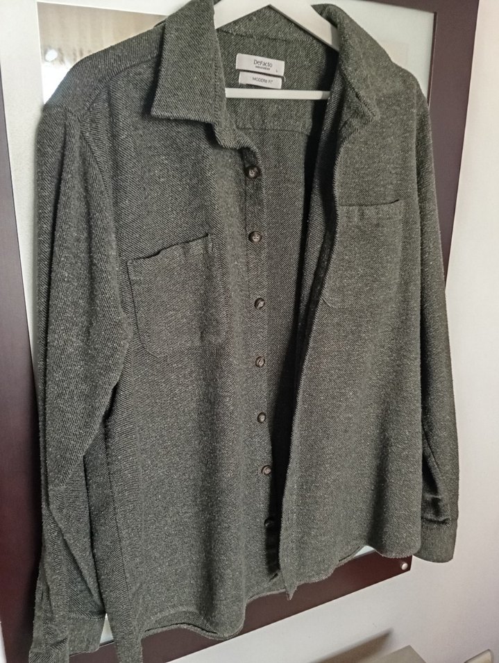 Düğmeli yesil gömlek - Görsel 2