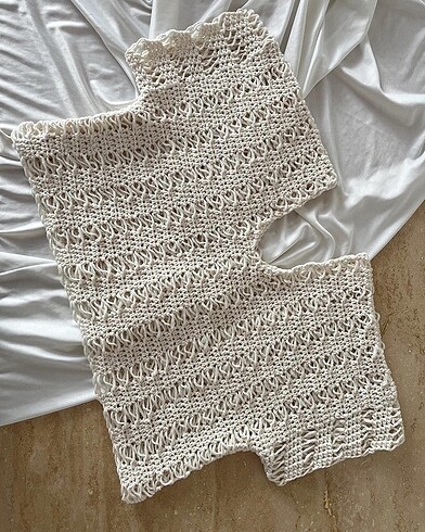 Crop delikli bluz