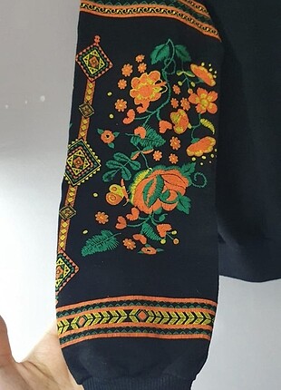 H&M Kolları çiçek desenli sweatshirt