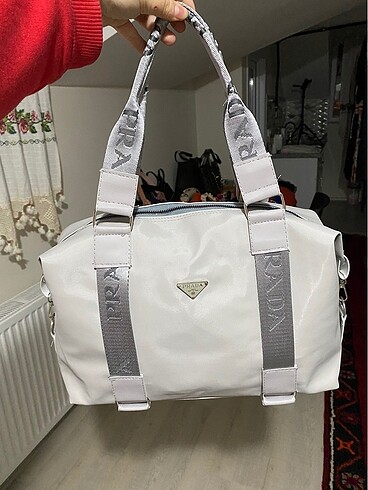 Prada çanta