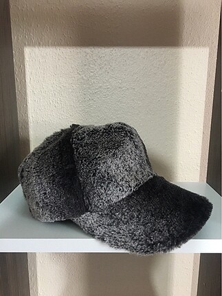 Kışlık peluş şapka
