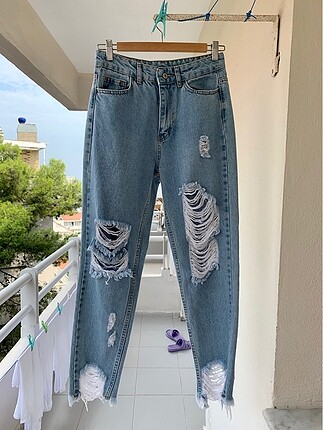 Yırtık Kot Pantolon