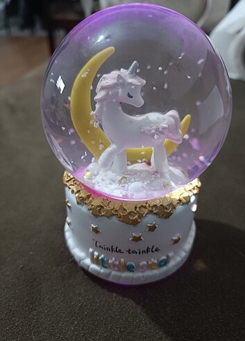 Beden çeşitli Renk Kar küresi unicorn