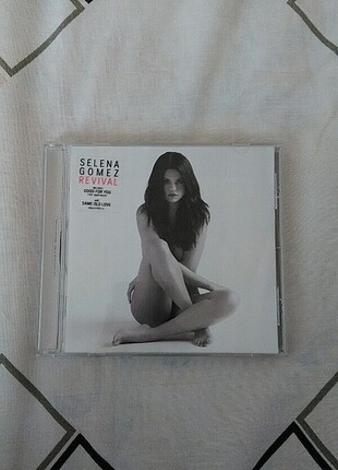 Selena Gomez Revival Deluxe Albüm