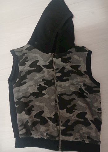 Erkek Çocuk Kamuflaj Desenli Kapüşonlu Yelek - Görsel 2