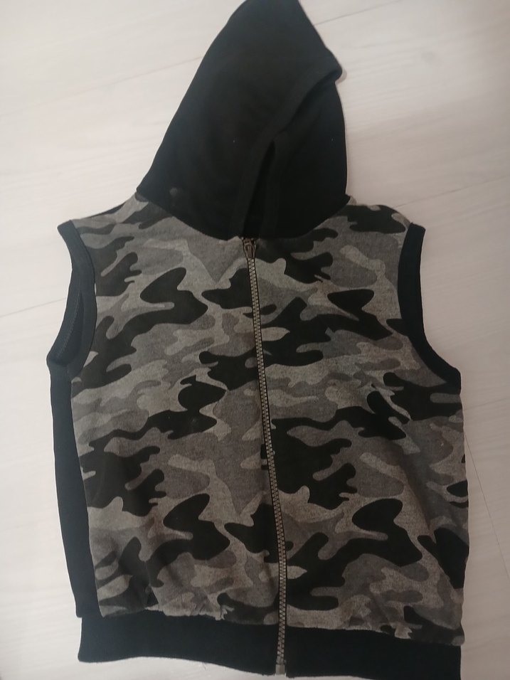 Erkek Çocuk Kamuflaj Desenli Kapüşonlu Yelek - Görsel 2