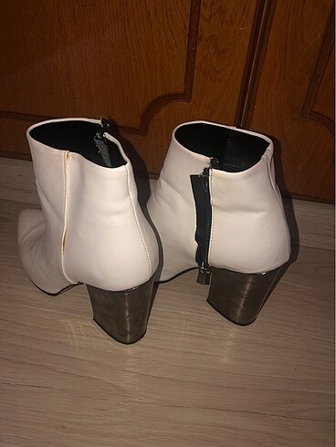 38 Beden Şık beyaz bot