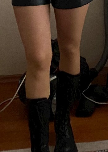 Kadın Siyah Deri Mini Şort - Görsel 2