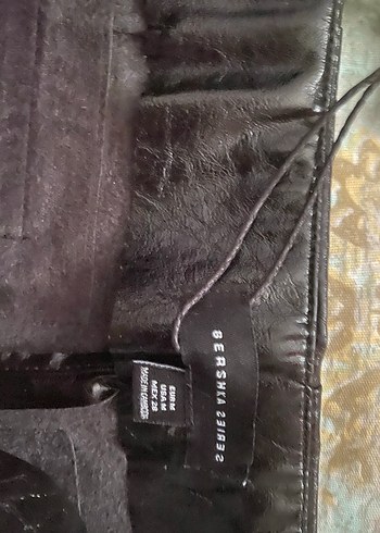 Bershka metalik suni deri şort - Görsel 6