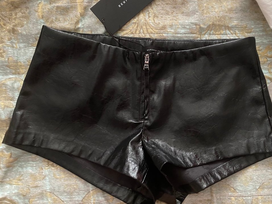 Bershka metalik suni deri şort - Görsel 4