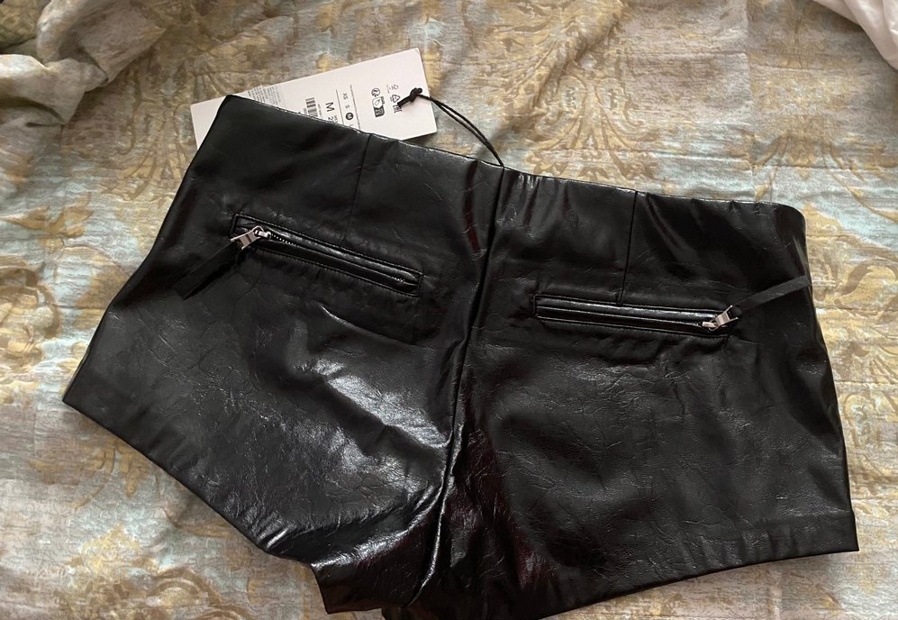 Bershka metalik suni deri şort - Görsel 5