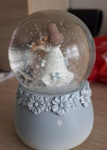 Keman Çalan Kadın Kar Küresi Biblosu - Görsel 2