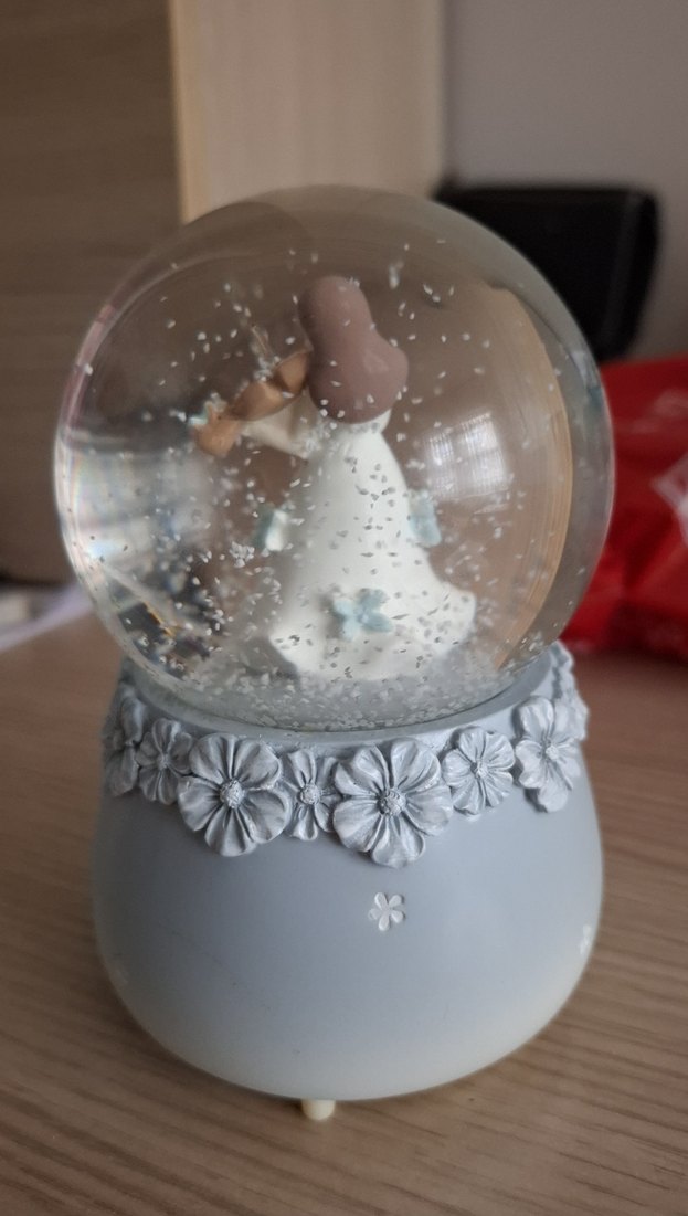 Keman Çalan Kadın Kar Küresi Biblosu - Görsel 2