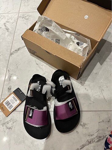37 Beden The north face sandalet