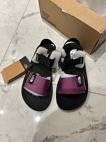 37 Beden mor Renk The north face sandalet