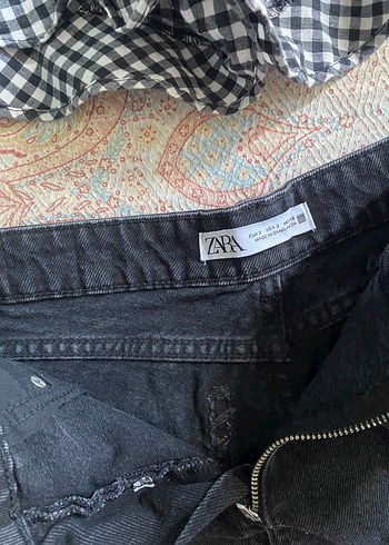 Zara Düğmeli Siyah Mini Kumaş Kadın Şort