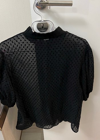 Siyah Kısa Kollu Fırfırlı Bluz - Görsel 2
