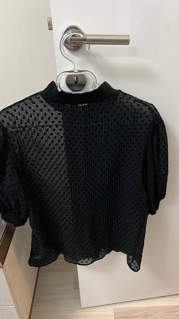 Siyah Kısa Kollu Fırfırlı Bluz - Görsel 2