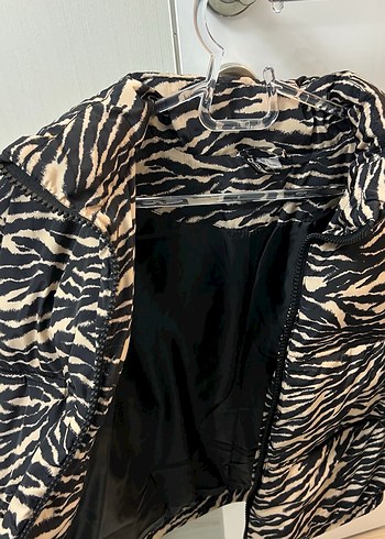 Kahverengi Zebra Desenli Kadın Mont - Görsel 3