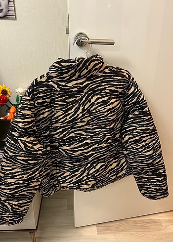 Kahverengi Zebra Desenli Kadın Mont - Görsel 2