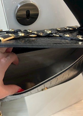 Siyah Yılan Derisi Desenli Deri Tokalı Çanta - Görsel 4