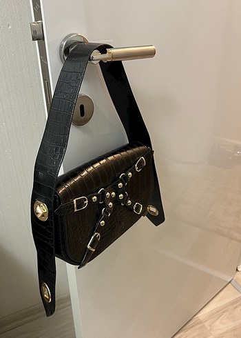 Siyah Yılan Derisi Desenli Deri Tokalı Çanta - Görsel 5