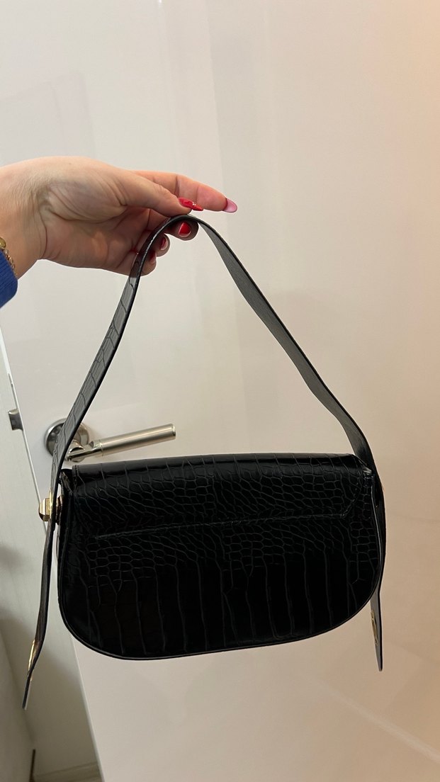 Siyah Yılan Derisi Desenli Deri Tokalı Çanta - Görsel 3