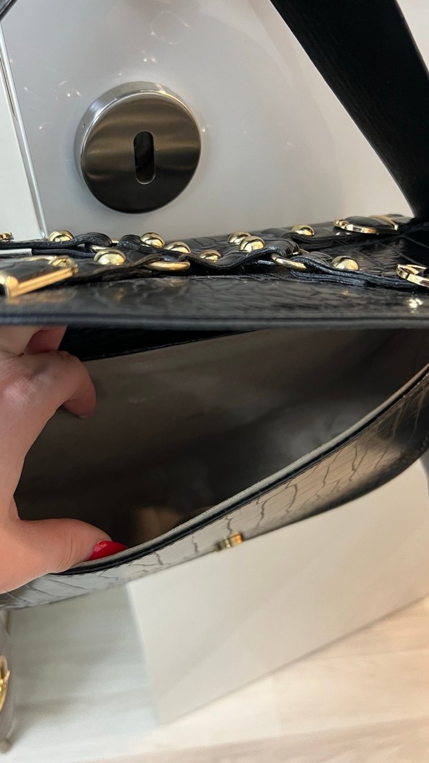 Siyah Yılan Derisi Desenli Deri Tokalı Çanta - Görsel 4