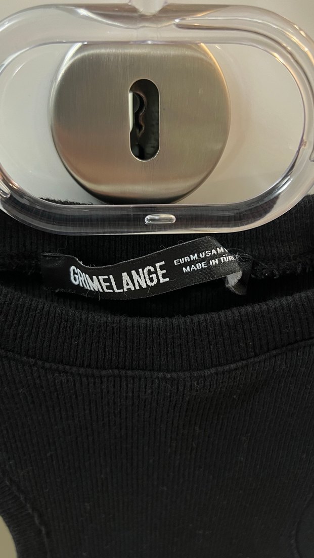 Siyah Yüksek Yakalı Kolsuz Crop Top - Görsel 2