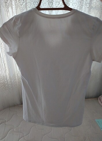 Beyaz v yaka t-shirt 